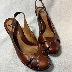 Vintage Sofft sling back heel . Brown w/copper trim . Leather . Size 8.5